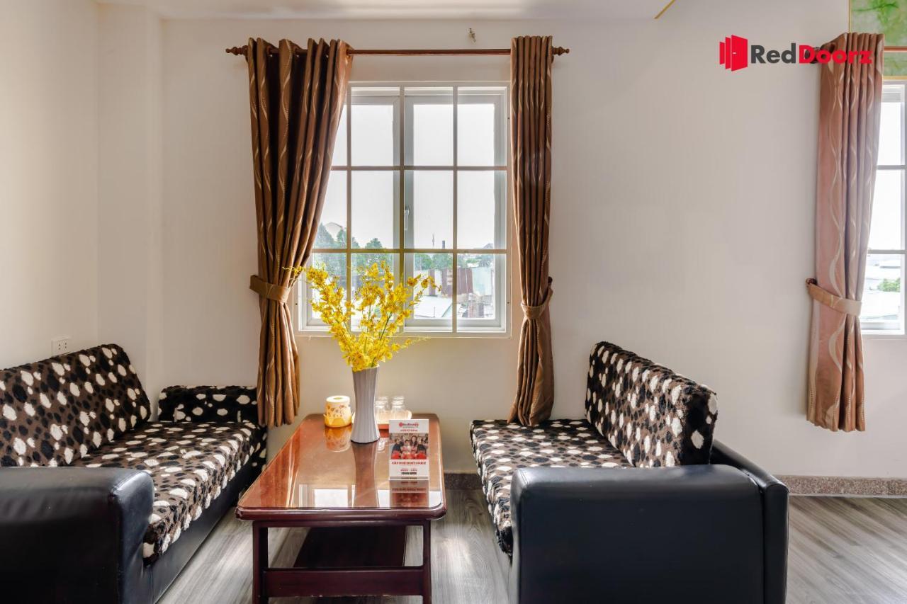 RedDoorz Tahami Hotel near Kha Van Can Ho Chi Minh-stad Buitenkant foto