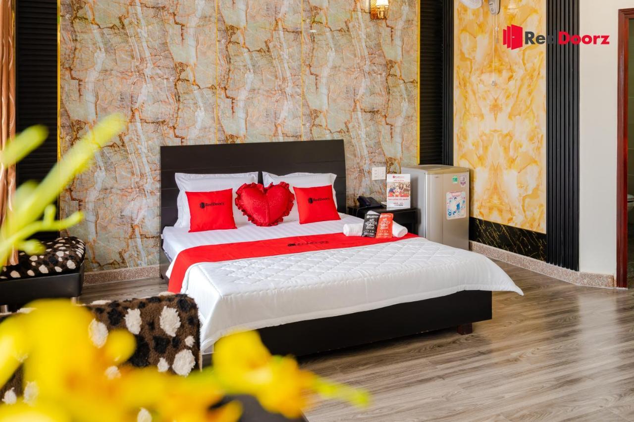 RedDoorz Tahami Hotel near Kha Van Can Ho Chi Minh-stad Buitenkant foto